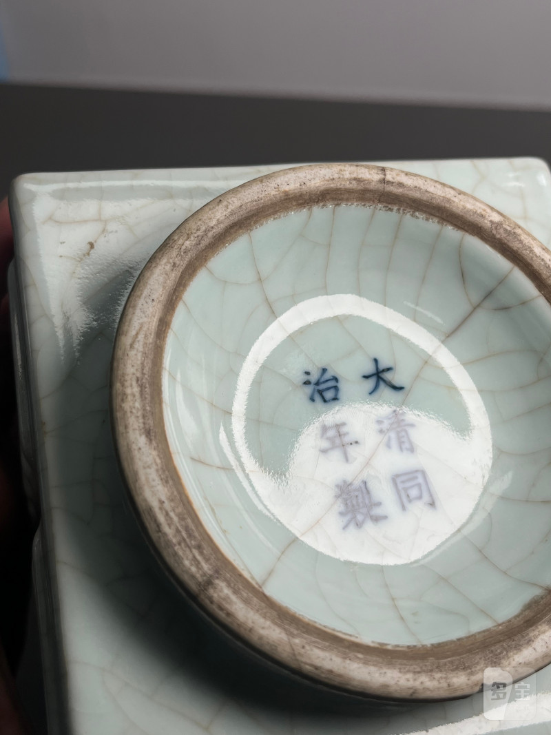 清同治  粉青釉模印八卦纹琮式瓶 - 图15